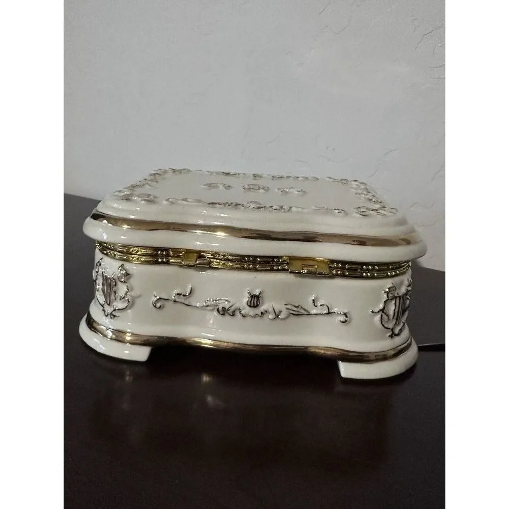 Beautiful Vintage Porcelain Mr. Christmas All-Season Symphonium Music Box Gold